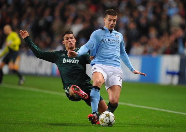 回报齐沃信任，路易斯-恩里克送出国米生涯首次助攻（以表现回馈齐沃信任，路易斯-恩里克斩获国米生涯首助攻）