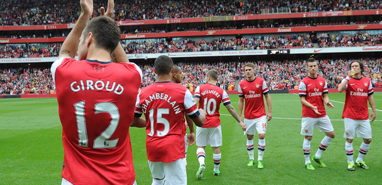 英超-曼城3-0完胜桑德兰登顶次席，福登传射建功（英超：曼城3-0轻取桑德兰升至第二，福登一传一射）