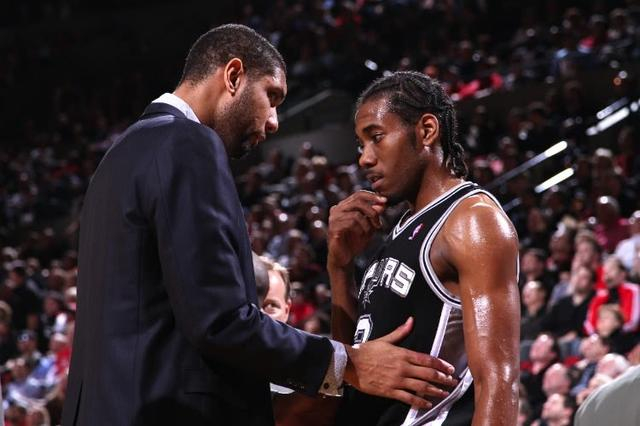 感谢俱乐部，U16国少球员身穿各自俱乐部训练服拍摄全家福（U16国少身着各队训练服集体合影，致谢俱乐部）