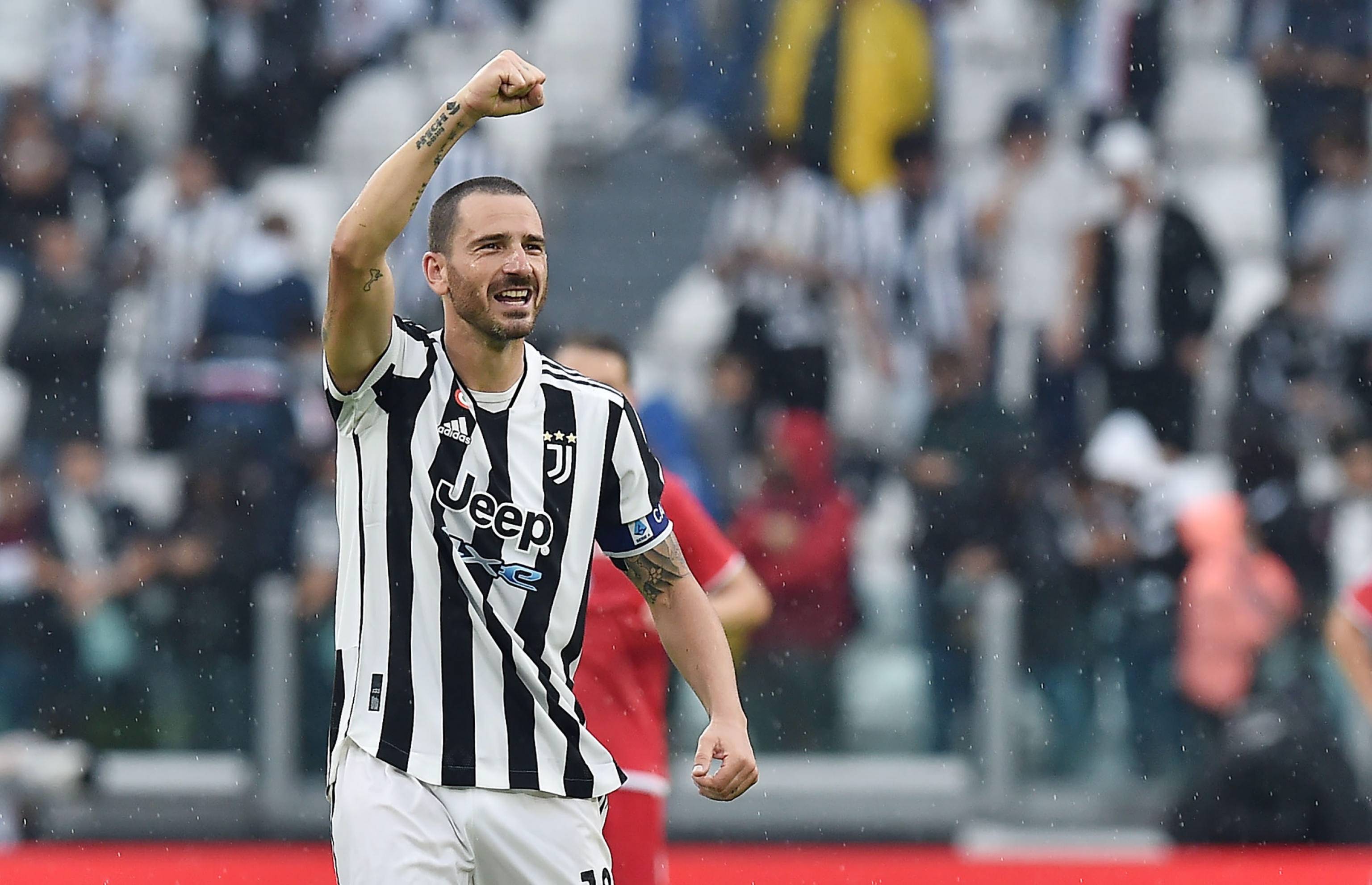 皇马19岁球星陷绝境，父亲引圣经怒怼俱乐部，一月转会成定局？（皇马19岁新星深陷困局，父亲援引圣经怒批俱乐部，冬窗转会在即？）