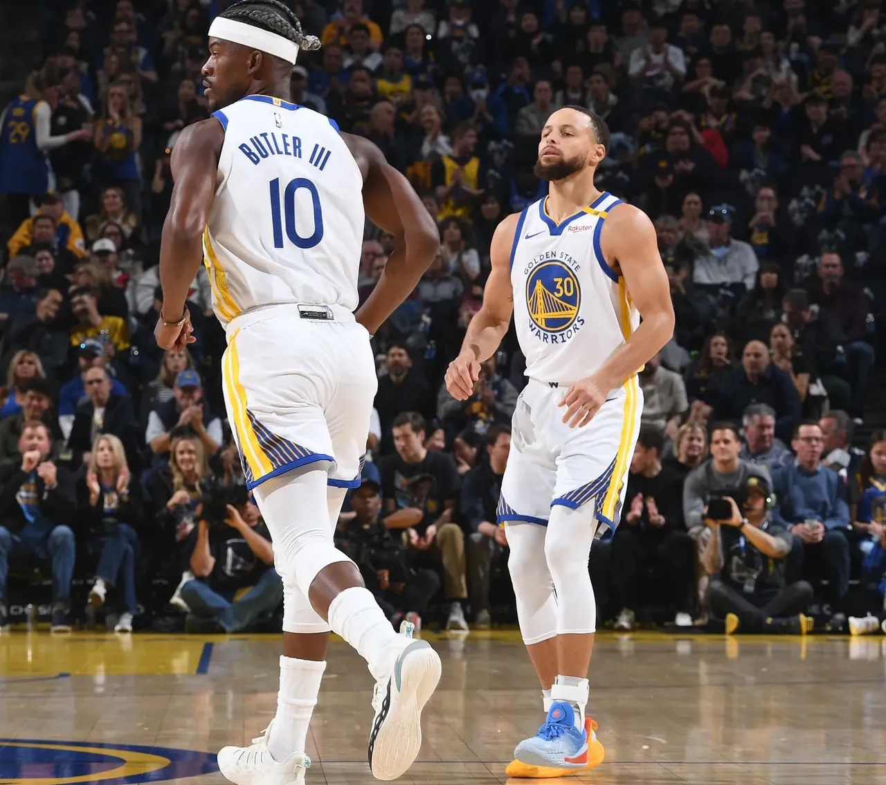 塞萨尔：齐沃为什么要换下博尼和泽林斯基？他俩明明表现最好（塞萨尔质疑齐沃换人：为何撤下博尼和泽林斯基？他们明明状态最佳）