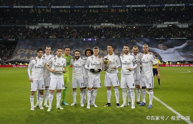 球迷怒喷后蹇韬回应：输球又怎么样？随后被韦世豪、甘超拦下（被球迷怒喷后，蹇韬回怼：输球怎么了？随即被韦世豪、甘超拉住）