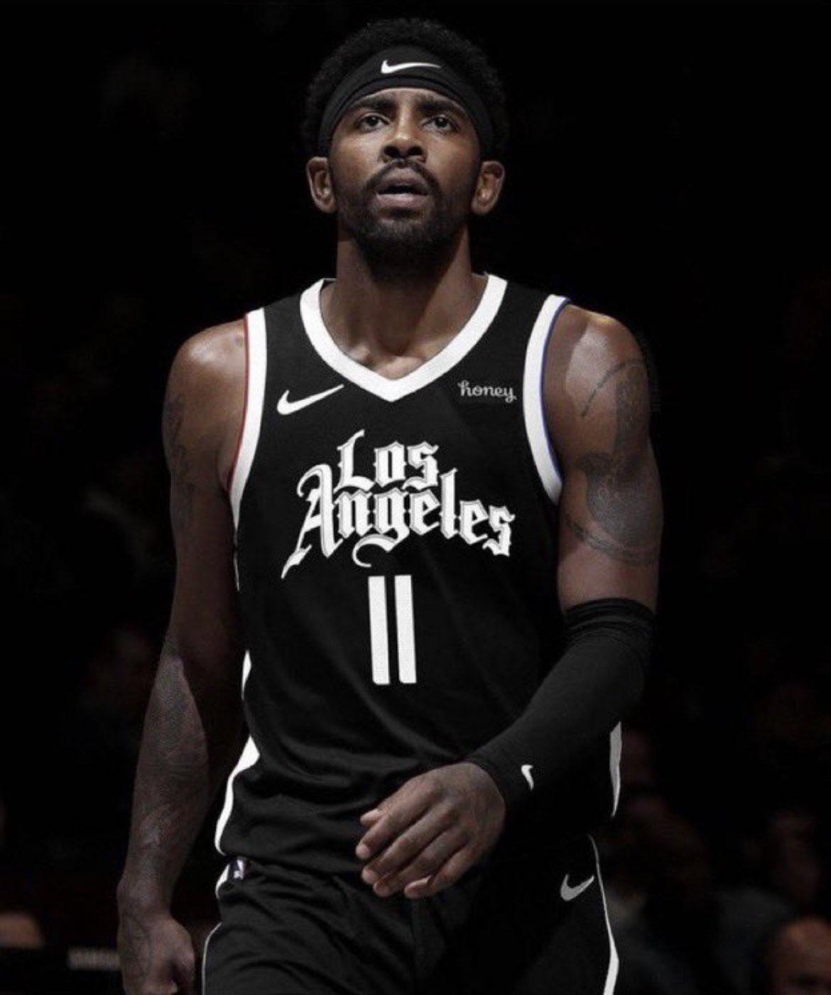 荣耀时刻！CBA新赛季揭幕战赛前，广厦领取上赛季总冠军戒指（开幕夜高光！CBA新季揭幕战前，广厦获颁上赛季总冠军戒指）