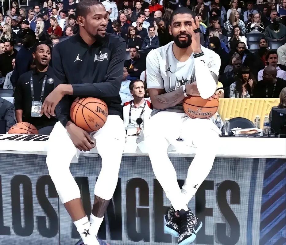 罗体：斯帕莱蒂重回那不勒斯全程遭嘘，球迷不原谅他执教尤文（罗体：斯帕莱蒂重返那不勒斯遭全场嘘声，因曾执教尤文未获球迷谅解）