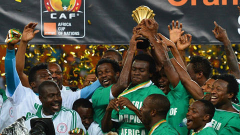 欧冠淘汰赛前瞻：拜仁主场迎战切尔西,（欧冠淘汰赛焦点战前瞻：拜仁坐镇安联对阵切尔西）