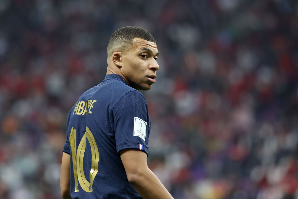 【壁纸】——佩德里 的舌头（佩德里吐舌瞬间壁纸）