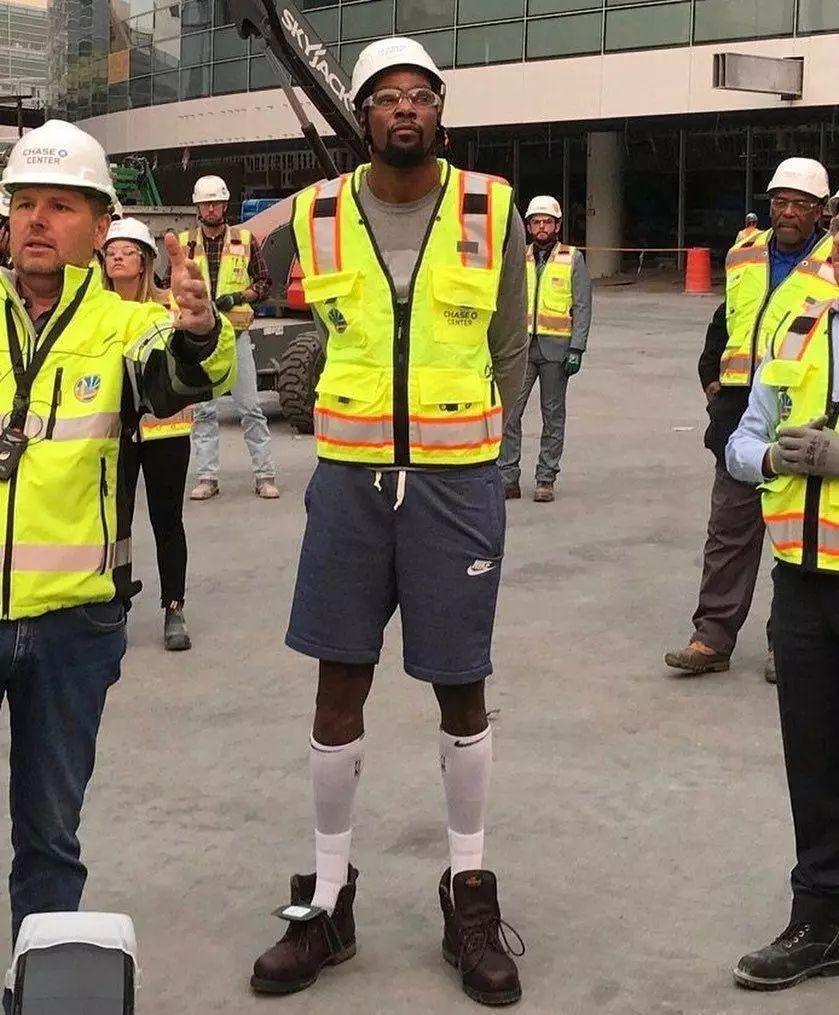 六台主持人批阿隆索：赢了输了都是那个表情，最糟糕的发布会（六台主持人抨击阿隆索：胜负一个样的表情，发布会表现最差）