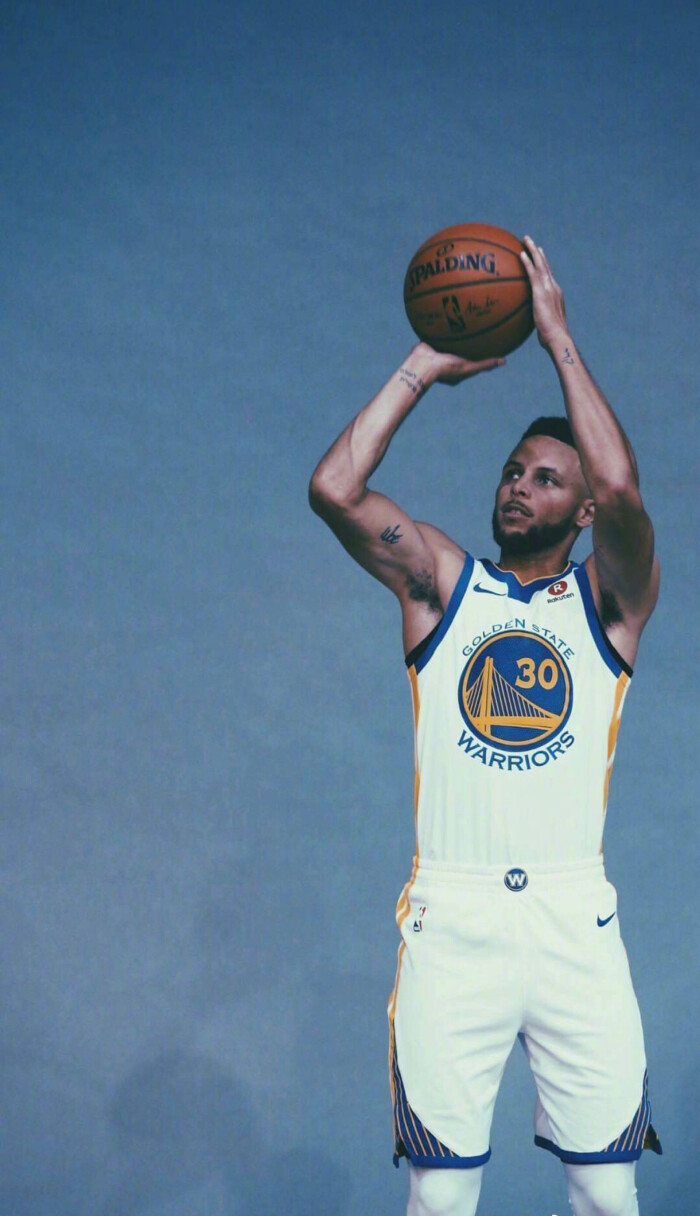 惊险一幕，马竞女足球员梅迪纳头部被膝盖撞到后失去意识（马竞女足惊魂一刻：梅迪纳头部遭膝撞后一度失去意识）