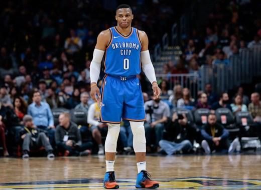 马卡：阿诺德在皇马重现双重性，进攻创造力与防守隐患并存（马卡：阿诺德在皇马攻防两面性凸显，进攻创意十足却埋下防守隐患）