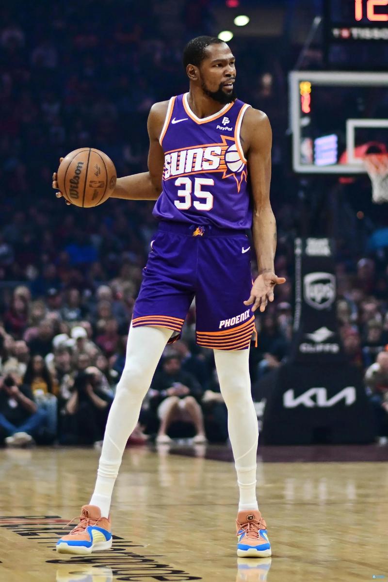 队报：登贝莱预计11月底复出，巴黎正在权衡他能否出战热刺（队报：登贝莱或将于11月下旬复出，巴黎考虑是否让其对阵热刺）