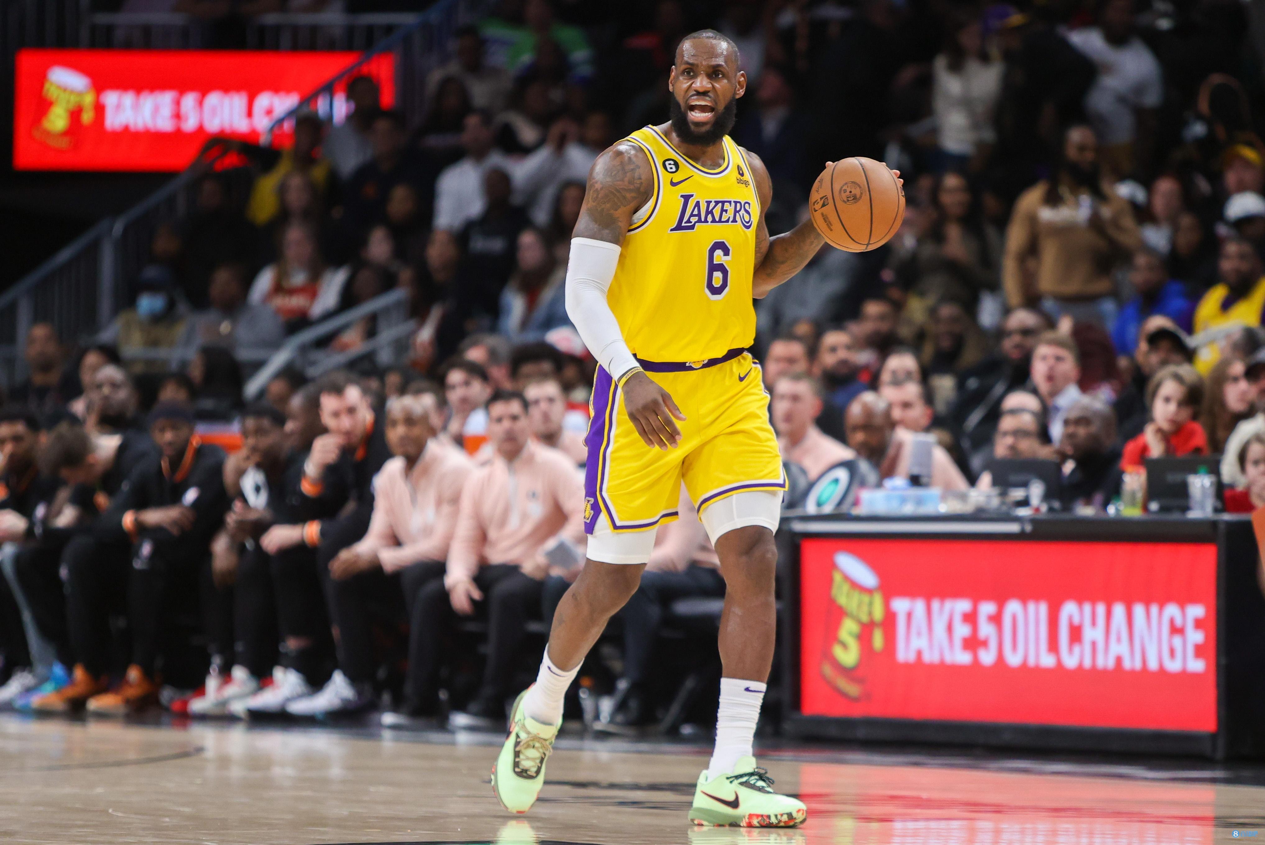 C罗关键进球帮助球队逆转取胜（C罗献关键一击，助球队完成逆转胜）